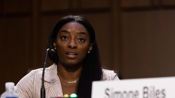 Simone Biles culpa a la federación de los abusos de Nassar