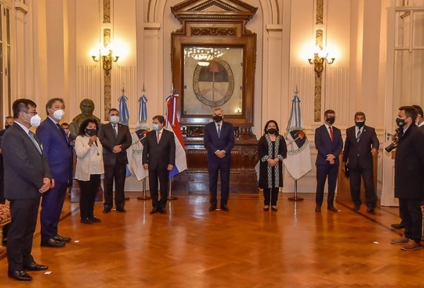 Ministros se reunieron con autoridades argentinas para planear reapertura de fronteras