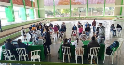 La Nación / Martes con casi 18.000 vacunados, según reporte de Salud