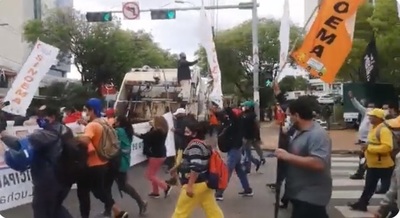 Comuna de Asunción: tras manifestación, intendente sube salario a funcionarios - ADN Digital
