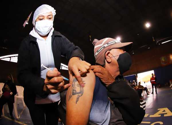 Paraguay superó objetivo de vacunación a población vulnerable en tiempo