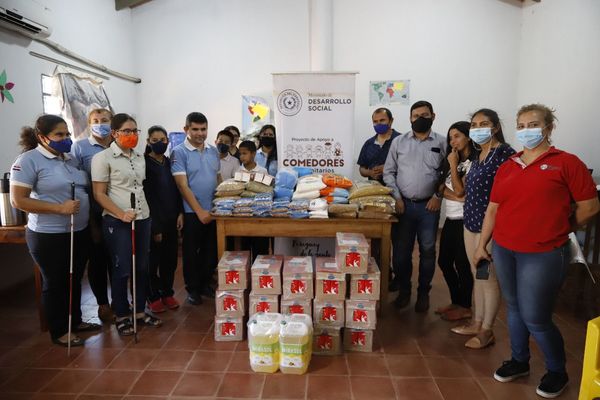Ministerio de Desarrollo Social asiste a comedor de residencia para personas con discapacidad visual - Noticiero Paraguay
