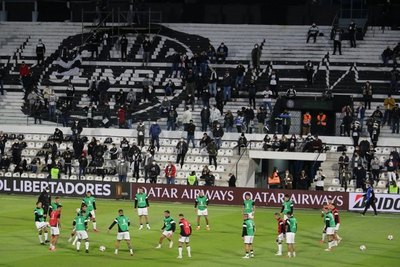 Olimpia no apelará sanción por racismo y buscan identificar a los responsables