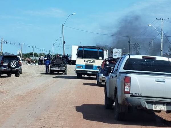 Se manifiestan para reclamar almuerzo escolar a la Municipalidad de Alberdi - Nacionales - ABC Color