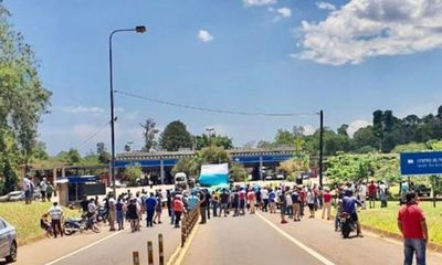 Argentinos se manifiestan y exigen reapertura de frontera con Foz - ABC en el Este - ABC Color