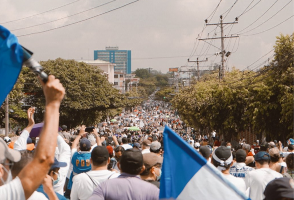 Masivas protestas en El Salvador, en contra del Gobierno de Bukele - Megacadena — Últimas Noticias de Paraguay