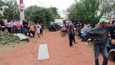 Damnificados por el temporal empiezan a recibir chapas de la SEN - Nacionales - ABC Color