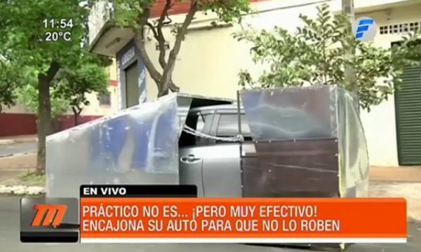 Encajonó su vehículo para que no se lo roben | Telefuturo