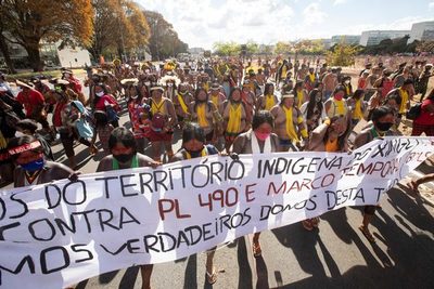 El Supremo suspende el juicio sobre los derechos de indígenas brasileños a la tierra - MarketData