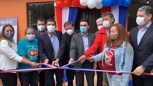 Gobierno Nacional entregó 65 viviendas a familias de Lambaré