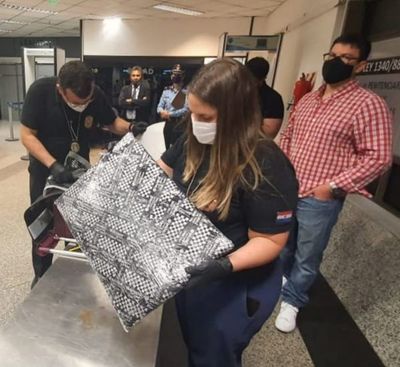 Mujer es imputada por pretender llevar supuestamente a España tres kilos de cocaína - Nacionales - ABC Color