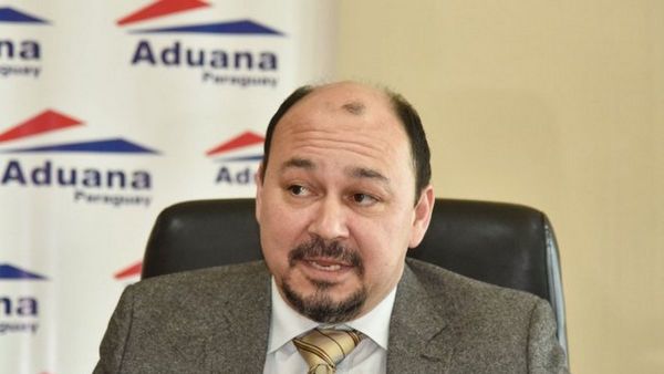 Diputados presentan pedido de interpelación a director de Aduanas