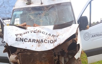 Vehiculo que trasladaba a presos protagonizó un accidente fatal
