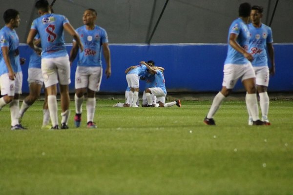 Resistencia golea a Colón de Ñemby y avanza en la Copa Paraguay