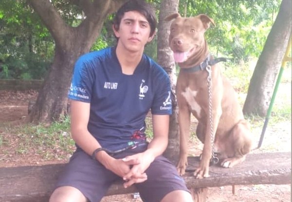 Crónica / PITBULL ASESINADO. “Le dio más de trece puñaladas a mi perro”