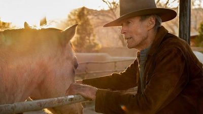 Clint Eastwood vuelve a cabalgar