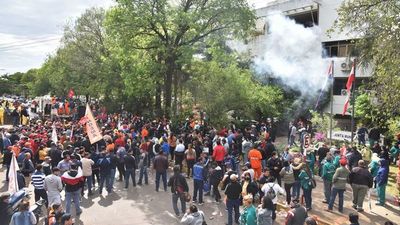 Aumenta presión para reajuste de salario en la Comuna de Asunción