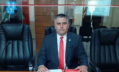 Diario HOY | Intendente se expone a intervención y denuncia por aumento salarial irregular