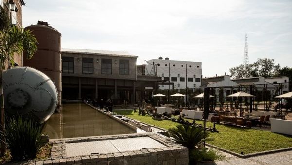 Restauración y actualidad: Puerto Liebig ofrece un espacio histórico para eventos multiculturales
