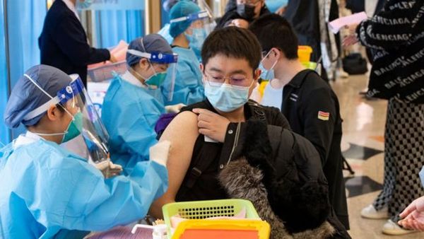 China ya vacunó con las dos dosis a más de mil millones de personas - .::Agencia IP::.