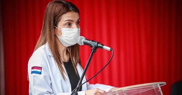 La Nación / Médicos reclaman que reducción de carga horaria sea para todos los profesionales