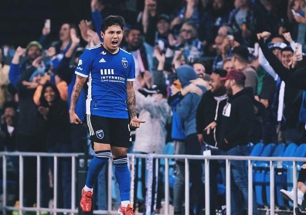 Impresionante: Mexicano marca "a lo Messi" y otro casi olímpico