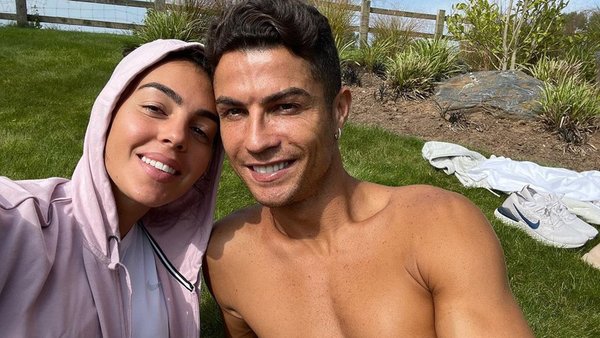 Cristiano Ronaldo se mudó de su mansión ¡por una invasión de ovejas!