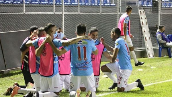 Resistencia avanzó en un show de goles