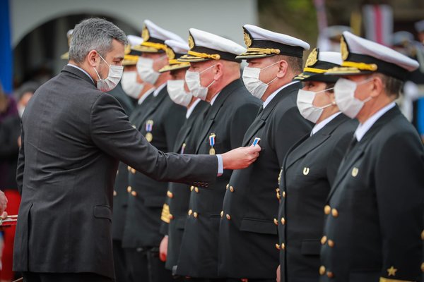 Con presencia del Presidente Mario Abdo la Armada Paraguaya celebra su día