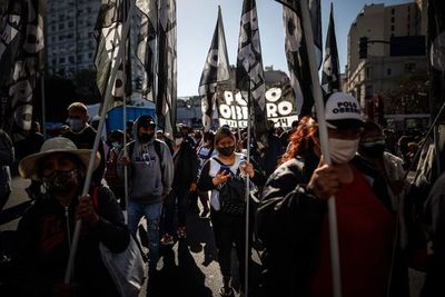 Protestas vuelven a las calles argentinas tras derrota electoral oficialista - Mundo - ABC Color