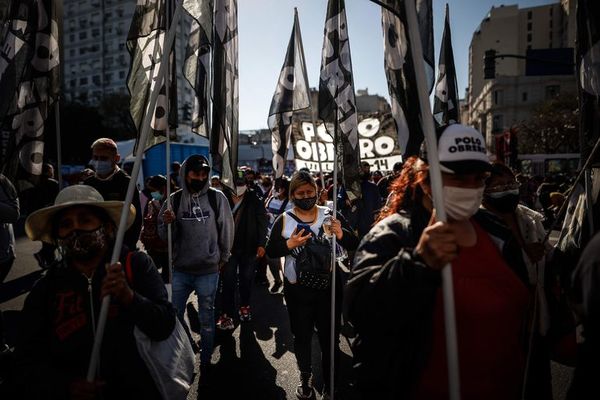 Protestas vuelven a las calles argentinas tras derrota electoral oficialista - Mundo - ABC Color
