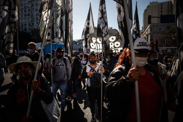 Protestas vuelven a las calles argentinas tras derrota electoral oficialista - Mundo - ABC Color
