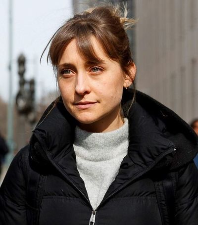 La actriz Allison Mack entra en prisión por su participación en secta NXIVM - Mundo - ABC Color