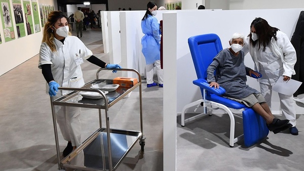 España aprobó la tercera dosis de vacunas para personas mayores y vulnerables - .::Agencia IP::.