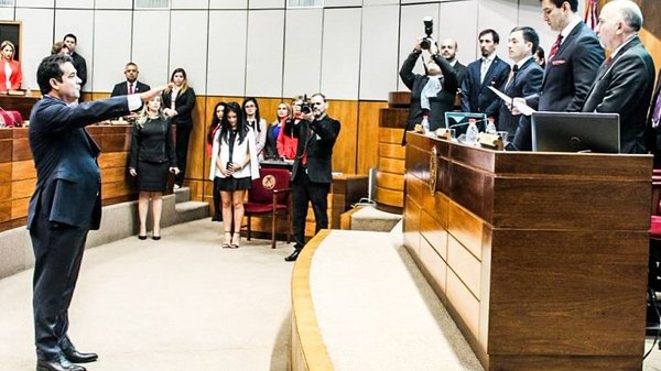 Senador colorado presenta denuncia penal contra director de Aduanas | Noticias Paraguay