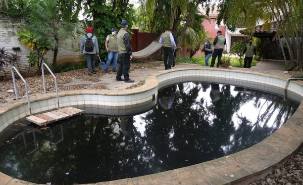 Diario HOY | Intervienen vivienda con piscina minada de larvas en barrio "chuchi" de Asunción