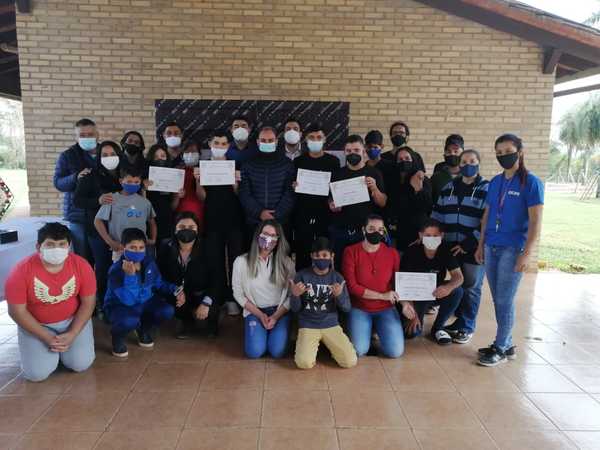 Adolescentes de Ñemity culminaron curso de peluquería y barbería - .::Agencia IP::.