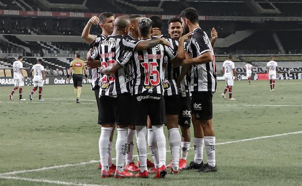 Capitaneado por Junior Alonso, Mineiro pasa a las semifinales de la Copa Brasil