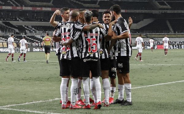 Capitaneado por Junior Alonso, Mineiro pasa a las semifinales de la Copa Brasil