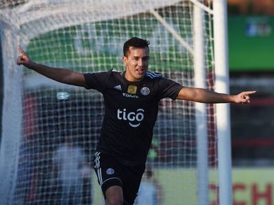 Néstor Camacho aclarando lo ocurrido con Víctor Miranda de Cristóbal Colón JAS - Cardinal Deportivo - ABC Color