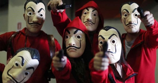 El juego de dos niños disfrazados de “La Casa de Papel” que sembró el pánico en Italia - SNT