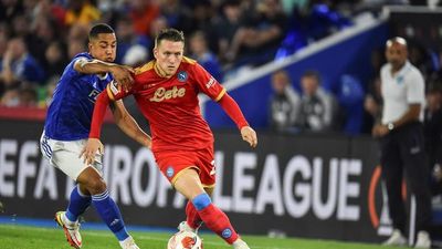 Nápoles logra un valioso empate en Leicester