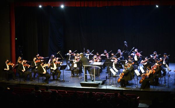 La OSN volvió al teatro a “sala llena” en modo covid - Música - ABC Color