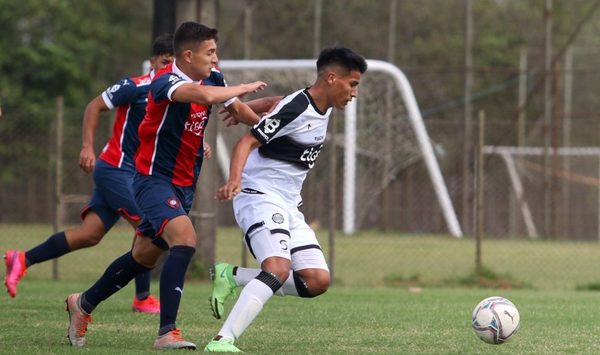 El golazo desde el mediocampo en el 'mini clásico'