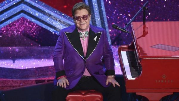 Elton John aplaza conciertos en Europa por lesión de cadera