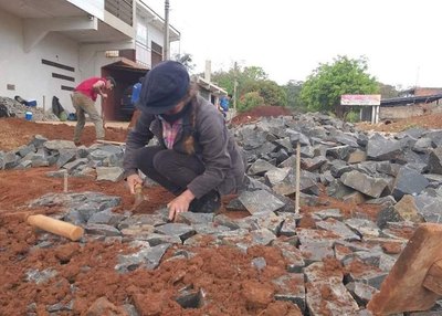 Crónica / UNA “MUJER DE PIEDRA”. “Empedré casi todas las calles aquí”