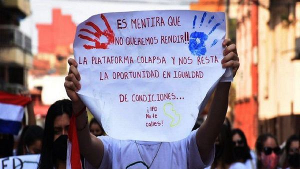 Sumarian a directora que pide examen de ingreso para los futuros docentes