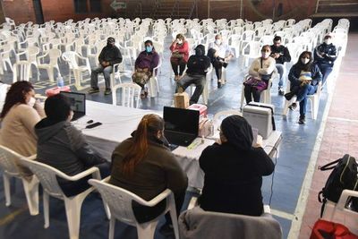 Anticovid: Lenta reposición de dosis deja a muchos esperando - Nacionales - ABC Color
