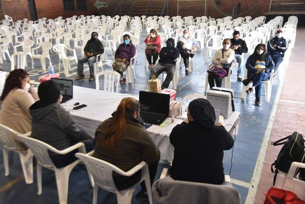 Anticovid: Lenta reposición de dosis deja a muchos esperando - Nacionales - ABC Color