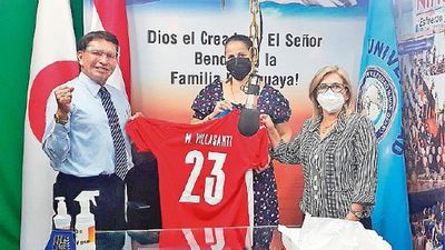 Mathías Villasanti honra a su ex colegio
